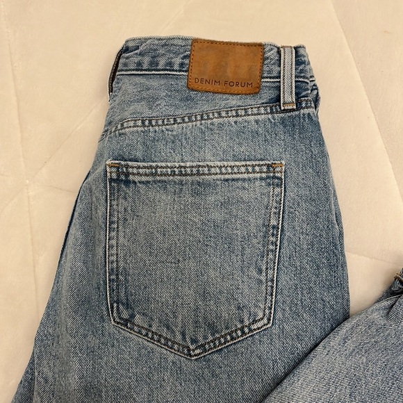 Boyfriend high rise loose jeans. Size 28 - Picture 3 of 4